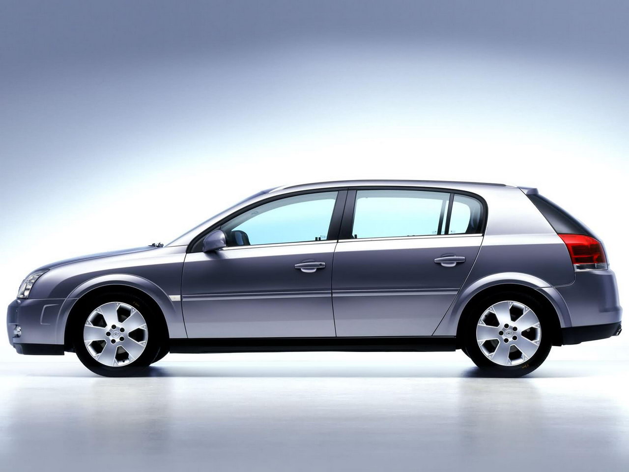 Opel Signum 3.2 V6 2003 003.jpg